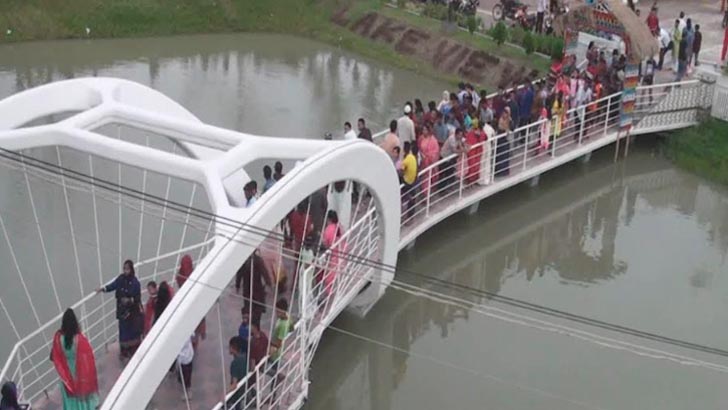 সাতক্ষীরার বিনোদন কেন্দ্রগুলোতে উৎসবের আমেজ